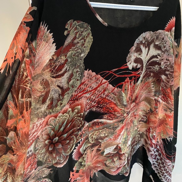 New Look Black Floral Semi-Sheer Lined Poncho - Picture 4 of 8